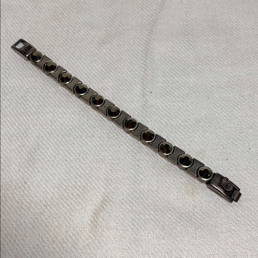 Heet Bracelets - Picture 3 of 7